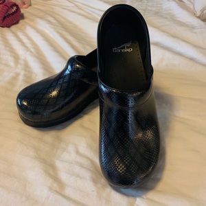 BRAND NEW women’s Danskos!